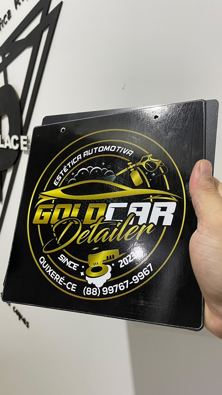 Placa personalizada para estética automotiva