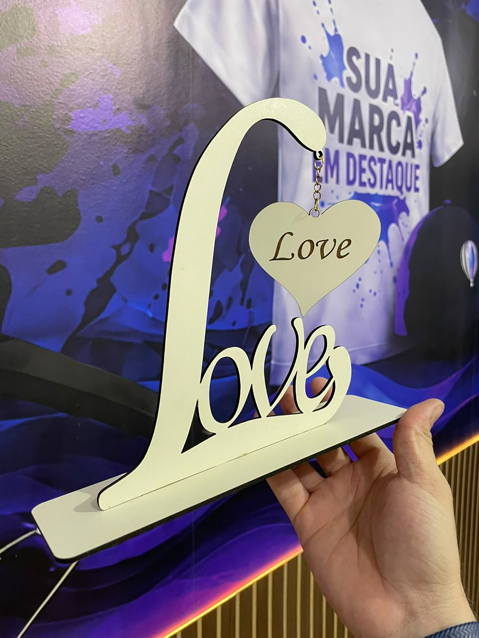 Enfeite decorativo Love em MDF